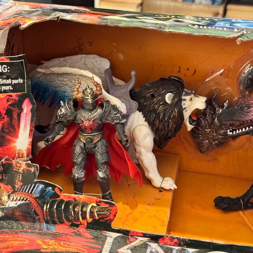 Knight Quest for Dark Beasts figures like new with damaged packaging