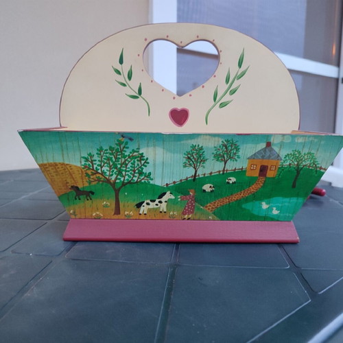 Handmade wooden basket hand-painted Hallmark like new