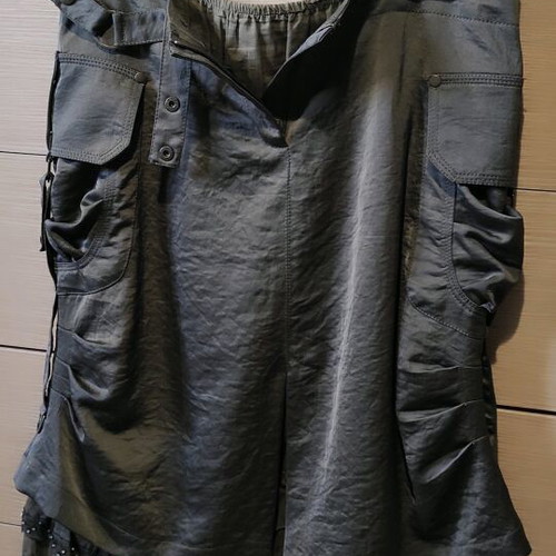 Ysatis double khaki-green skirt like new with ruffles and sequins