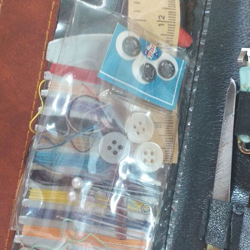 Vintage sewing and manicure set like new
