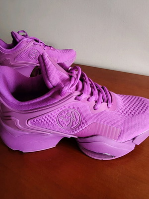 Zumba wear shoes new, size 37-37.5, purple