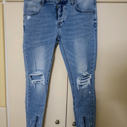 Skinny jeans men's like new with rips and zipper details