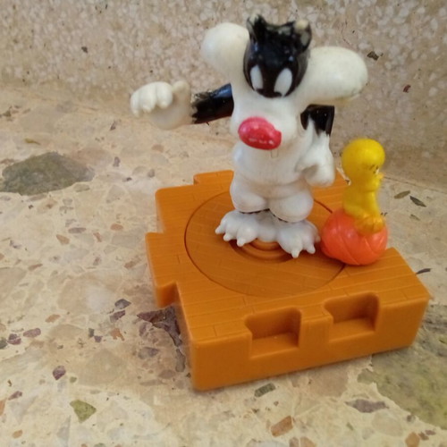 Space Jam Looney Tunes McDonald's toys used, 2 pieces