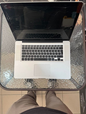 Apple MacBook Pro A1286 μεταχειρισμένο για ανταλλακτικά, άγνωστη λειτουργία