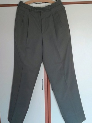 Artisti Italiani Men's Pants Like New, Grey-Khaki Size M
