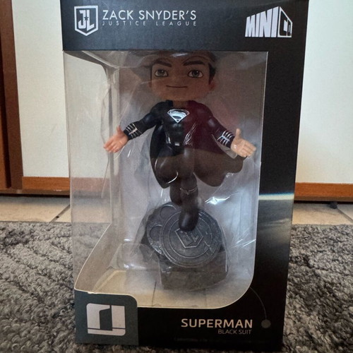 Iron Studios Superman Minico like new