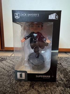 Iron Studios Superman Minico like new
