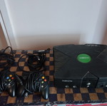 Xbox original used with 2 controllers, functional