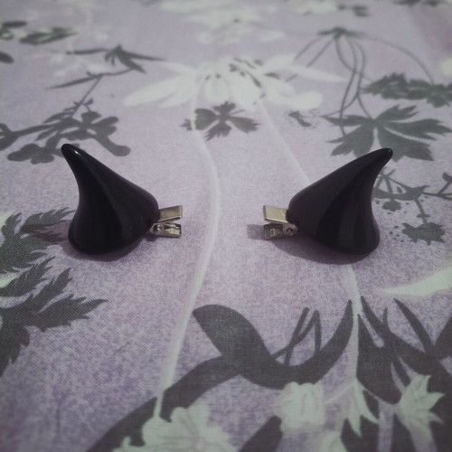 Black hair clips