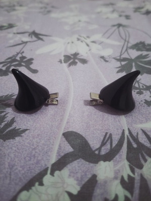 Black hair clips
