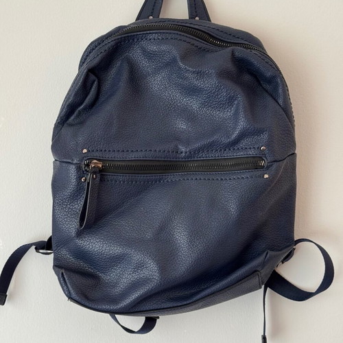 Leather backpack like new, blue