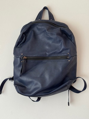 Leather backpack like new, blue