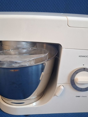 Kenwood Classic Chef KM336 kitchen machine with blender, 800W, 4.6L stainless steel bowl