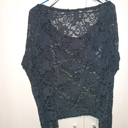 Lace black blouse like new, size large