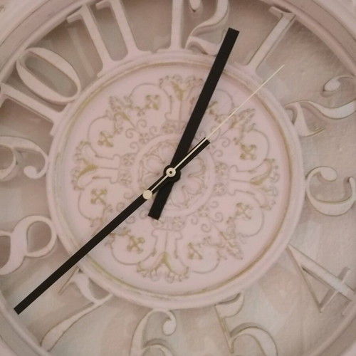 Wall clock 41cm shabby chic white-pink with subtle gold details like new