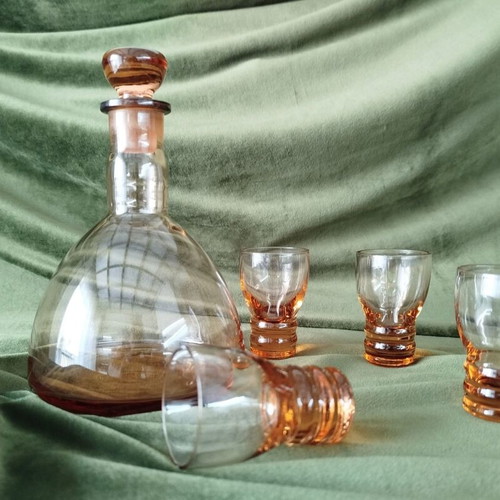 Vintage glass carafe with 4 glasses set like new