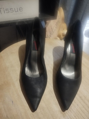 Leather black heels size 39 used