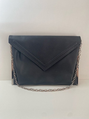 Τσάντα Atmosphere ώμου μαύρη με ασημένιες λεπτομέρειες μεταχειρισμένη