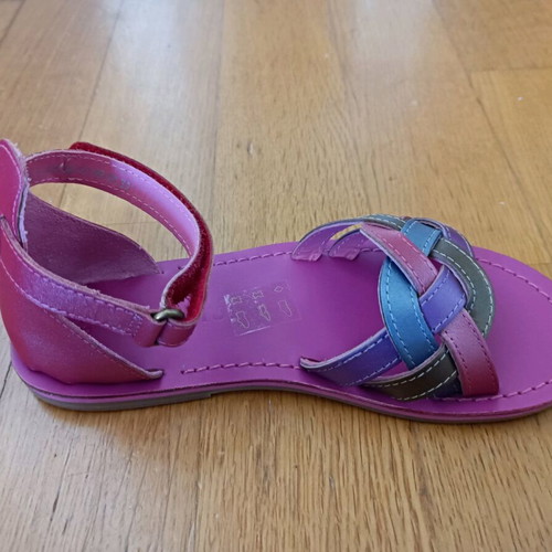 Kickers sandals girl size 34 new, leather