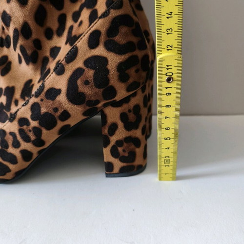 Μποτάκια μυτερά animal print καινούργια, μέγεθος 41