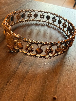 Gold bracelet 14K heavy piece new, golden color
