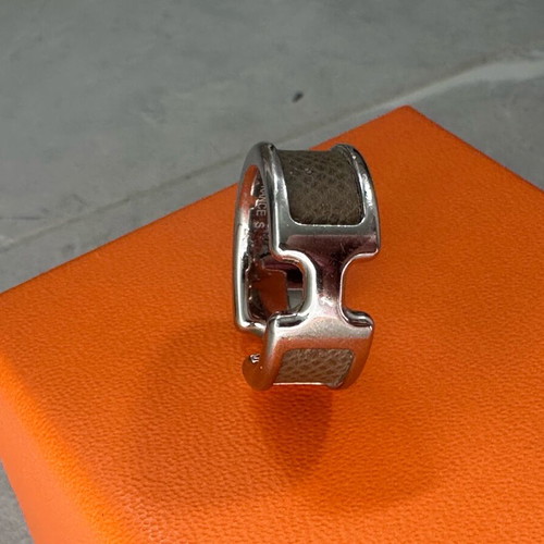 Hermes H Olympe Ring like new, etoupe with palladium hardware
