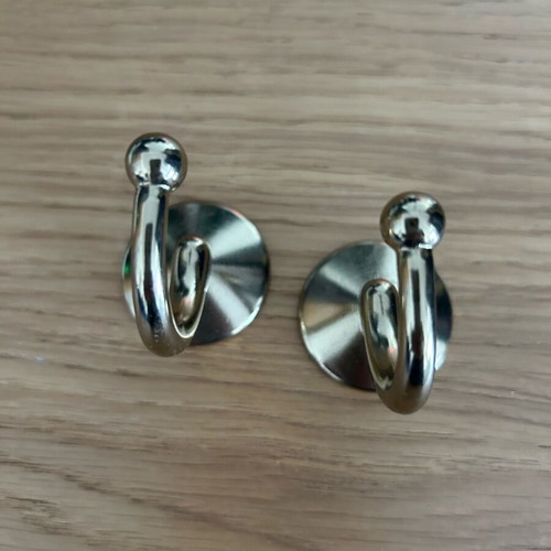 Curtain hooks in gold color good quality like new