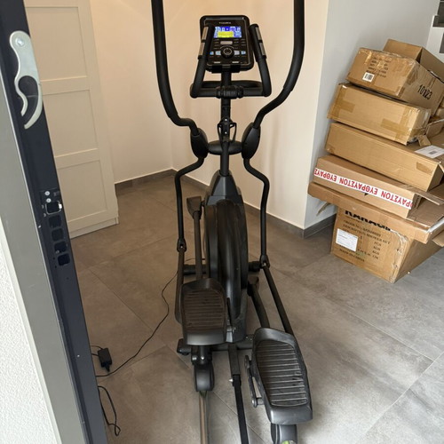 Elliptical machine model ERX 700 like new