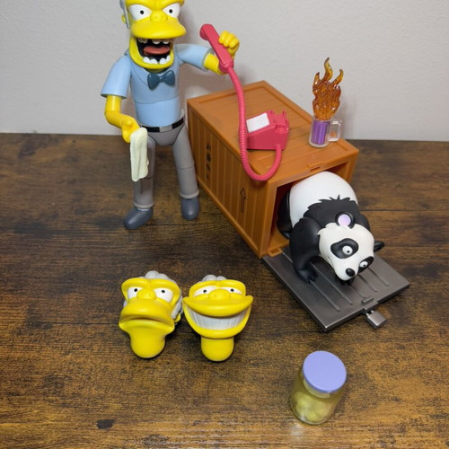 Super 7 Ultimate Moe The Simpsons figure like new with accessories