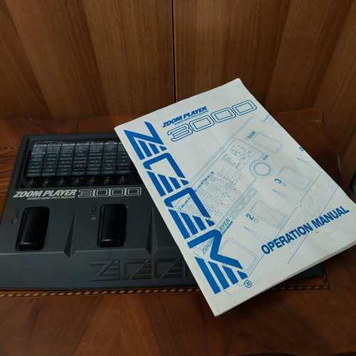Zoom Player 3000 multi-effects pedal for electric guitar and bass like new