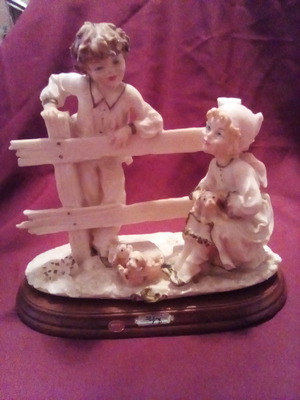 Διακοσμητικά παιδιά με σκυλάκια γύψινα πάνω σε ξύλο μεταχειρισμένα