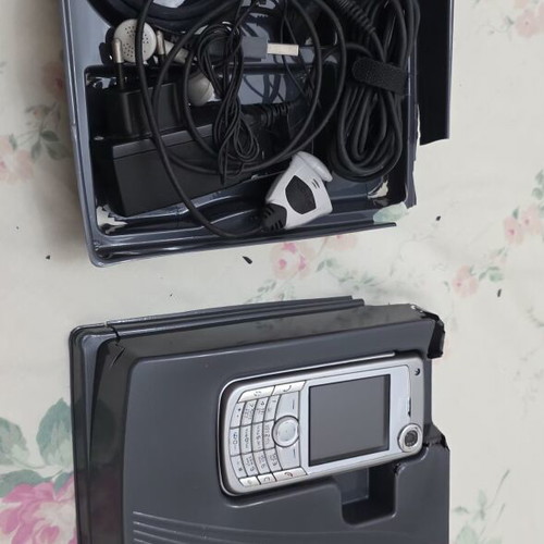 Nokia 6680 phone like new complete with accessories