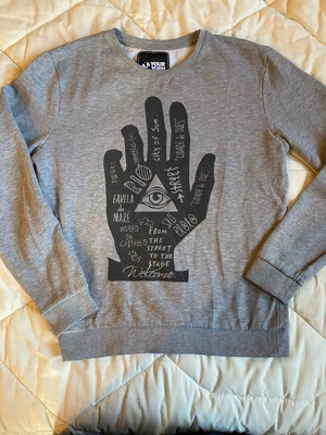 YourTurn Unisex Medium Sweatshirt like new with Brazilian design references