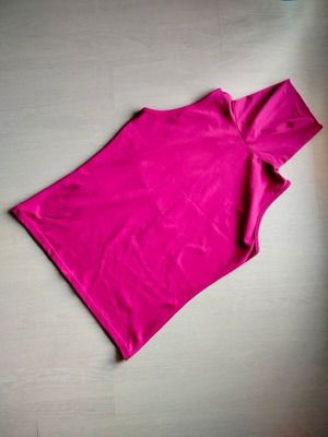Sleeveless turtleneck top like new, fuchsia, size M