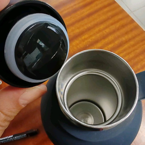 Metal water bottle new for hot and cold drinks
