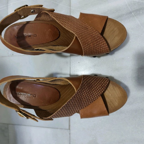 Yoshino sandals like new, brown with wooden heel, size 39