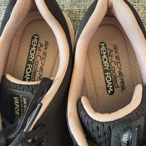 Skechers Vapor Foam women's athletic shoes like new, size 40