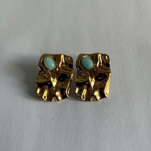 Vintage earrings with clip in gold tone and turquoise stone, like new