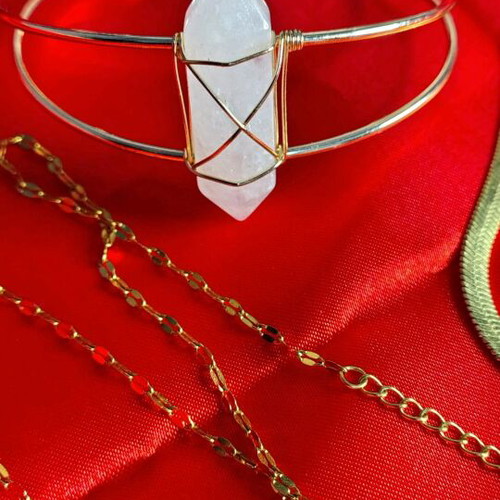Jewelry set in gold tone like new