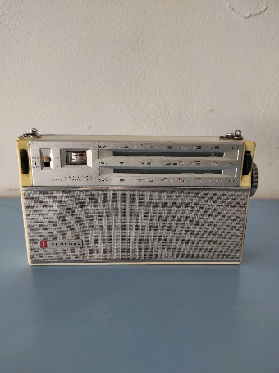 General 3 band transistor 9 Japanese used - € 20,00 - Vendora.cy