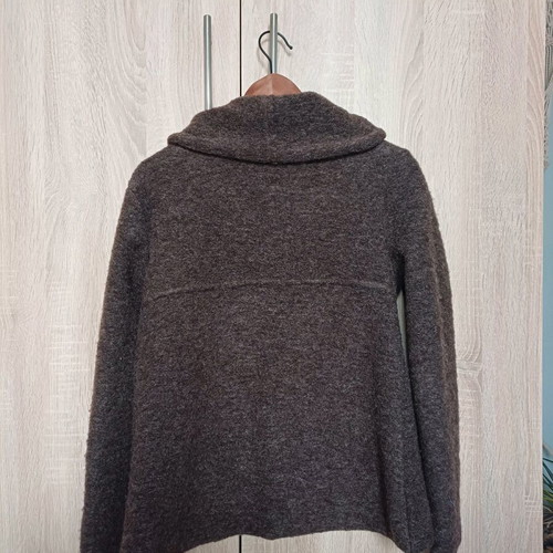 Brown cardigan medium like new, thin felt-like fabric