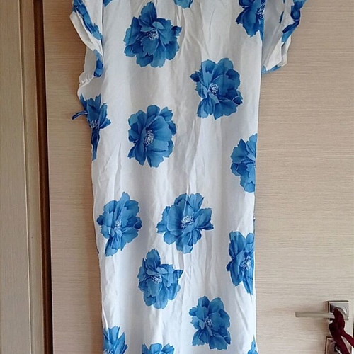 Nota lingerie robe used, white with blue flowers, size Large