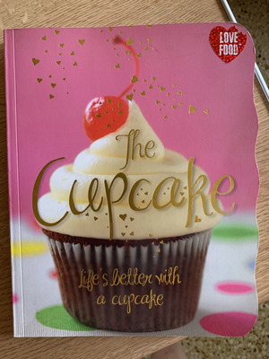 Cupcake Cookbook new, English