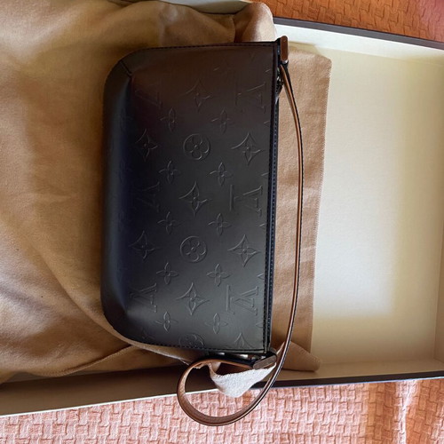 Louis Vuitton women's shoulder bag like new, gray and beige