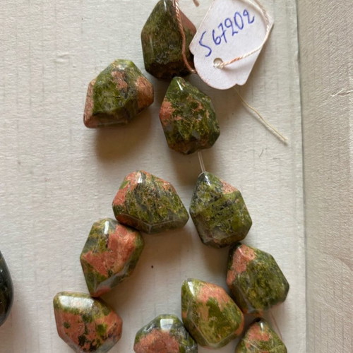 Semi-precious stones new, processed and drilled
