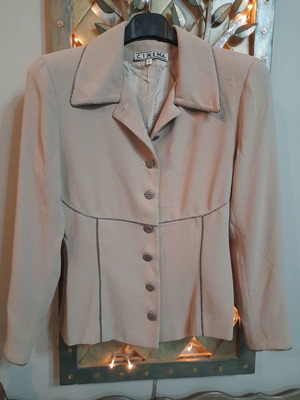 Cinema by Designer Zinas suit like new, beige with leather details