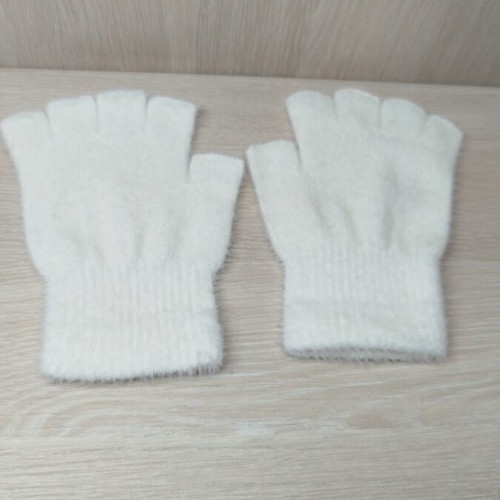 Knitted fingerless gloves new, beige