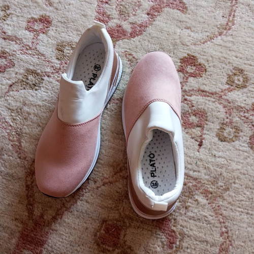 Athletic shoes new, pink and white, size 38