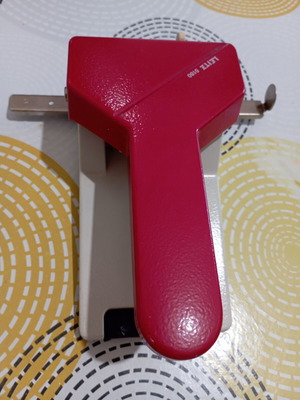 Leitz 5180 heavy-duty hole puncher for A4 and A5