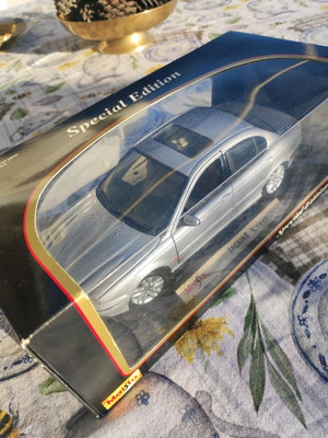 Maisto Jaguar X-Type μοντέλο 1/18 σαν καινούργιο
